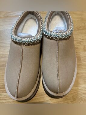 Howilim Cozy Tan Slip-On for outdoor Slippers with Decorative Trim